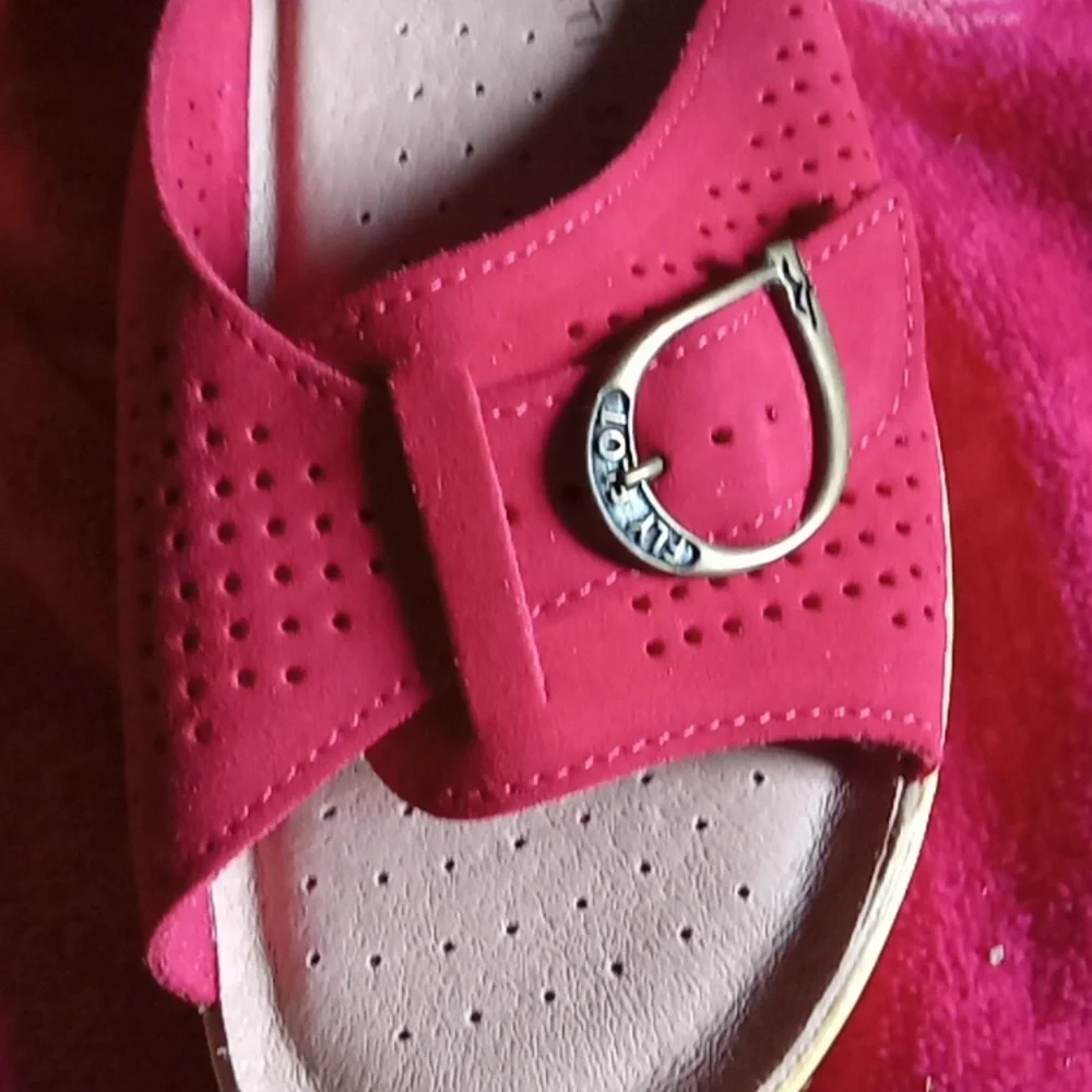 Red Suede sandlals - Picture 2 of 6